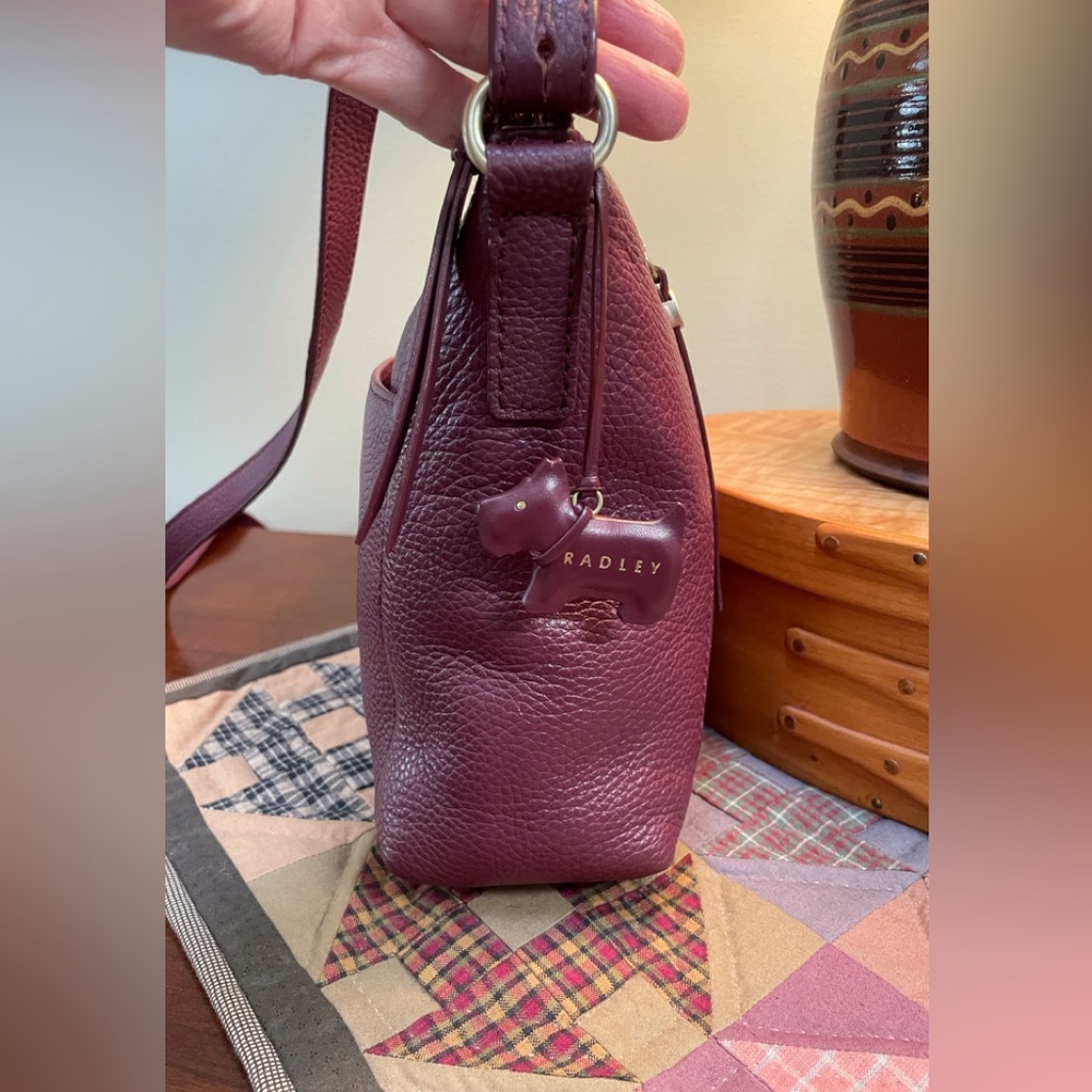 Radley London leather Fountain Road crossbody bag - Picture 2 of 11